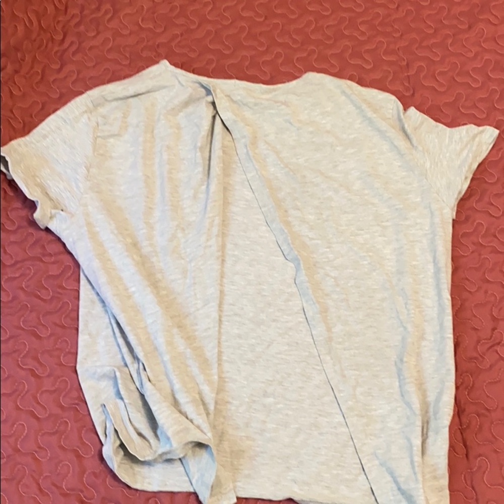 Gray split-back tee - Picture 3 of 3